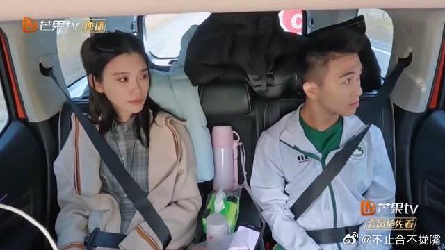 修学团开车自驾，路过英雄之路，大家一起鸣笛致敬