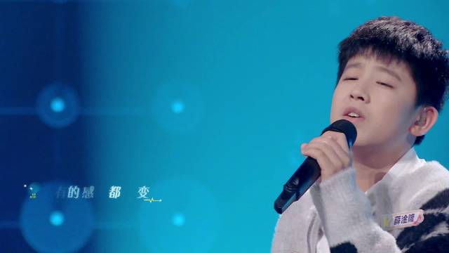 蒋淦鑫翻唱李荣浩耳朵获赞，小眼睛唱功引热议
