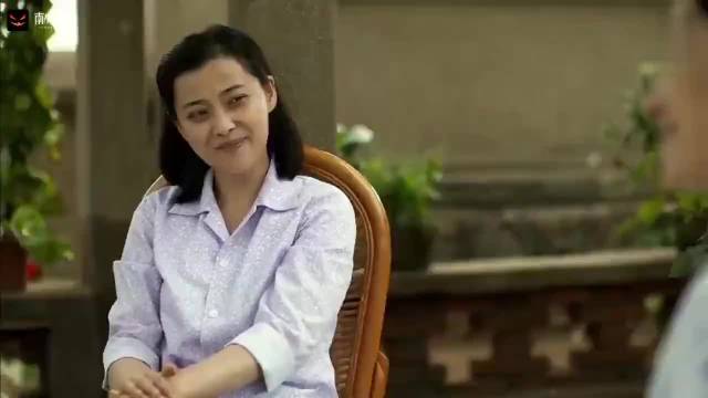 父母爱情:前面还没有什么，等到德华一开口，安杰葛老师笑趴了