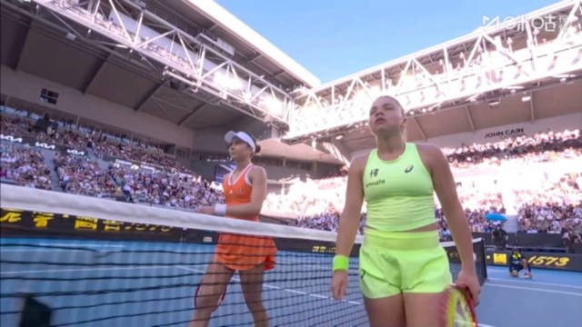 18岁约维奇爆冷淘汰7号种子保利尼，首进澳网16强