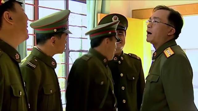 士兵突击：许三多完成了当年王团长想修的路，从五班调到七连