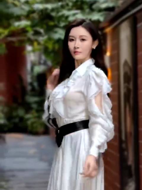 车模敏敏亮相车展，银河续航、广汽埃安i60等车型参展