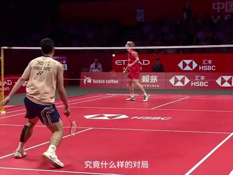 石宇奇气得把球拍都扔了，但一想到会吃牌，又连忙接住，逗得观众哄堂大笑