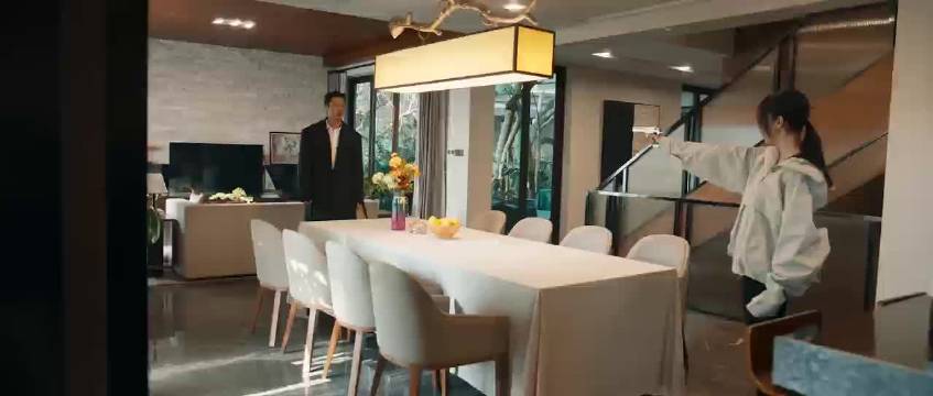 内娱新剧《伪装家族》开播，特工夫妻上演猫鼠游戏