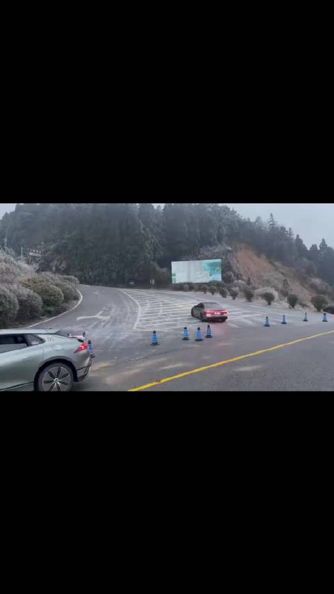 腾势Z9GT:让你上个坡磨磨唧唧的 很难吗？