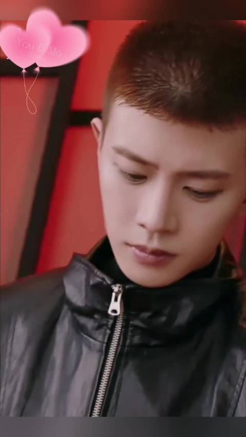 任嘉伦寸头造型亮相，新剧杀青52天获品牌代言