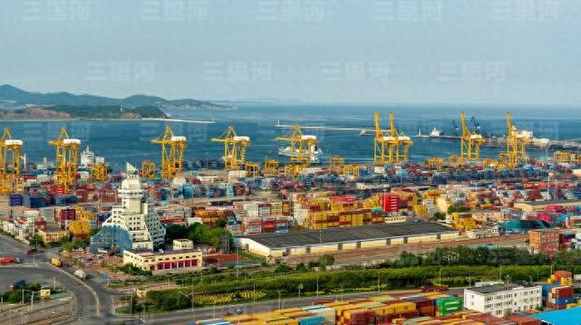 资料图：大连港。
