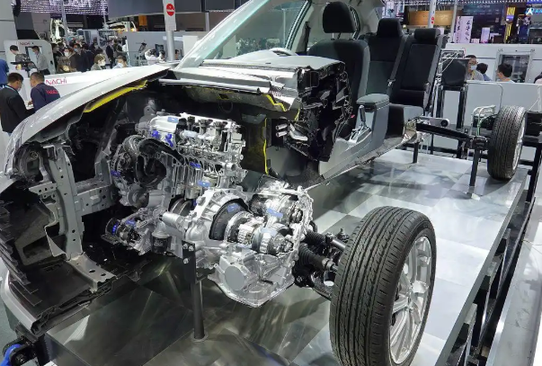 复合材料赋能汽车底盘:轻量化减重驱动续航跃升