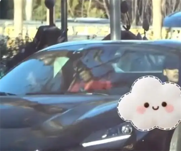 热搜第一！女演员孙怡不打转向灯逼停出租车道歉：深刻反思