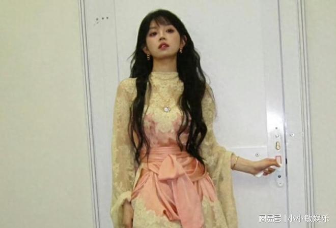 没输家？徐若晗田曦薇穿同款走红毯，清冷VS甜酷谁更戳你