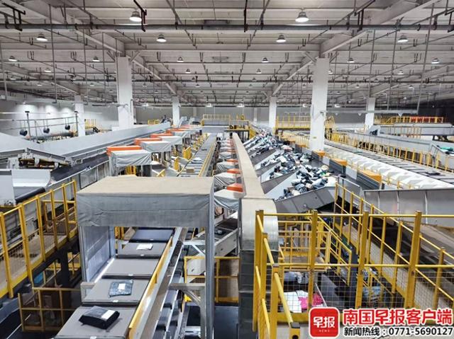 快递业务繁忙。资料图片