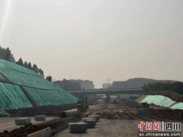 建设中的迎宾大道。简阳市融媒体中心供图