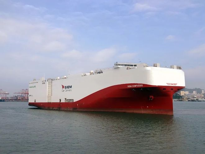 厦船重工建造的全球最大LNG动力汽车滚装船开启处女航