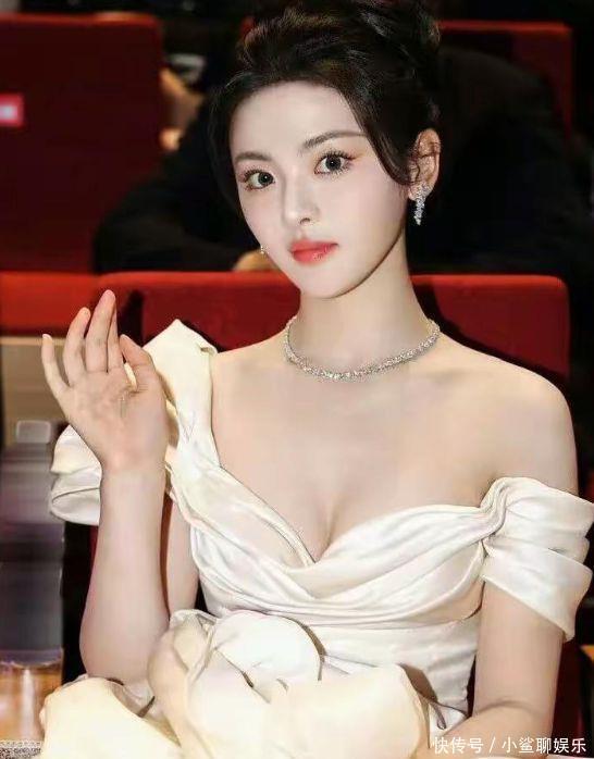 杨超越颜值爆表却演技浮夸？“白到发光”背后的演技尴尬秀