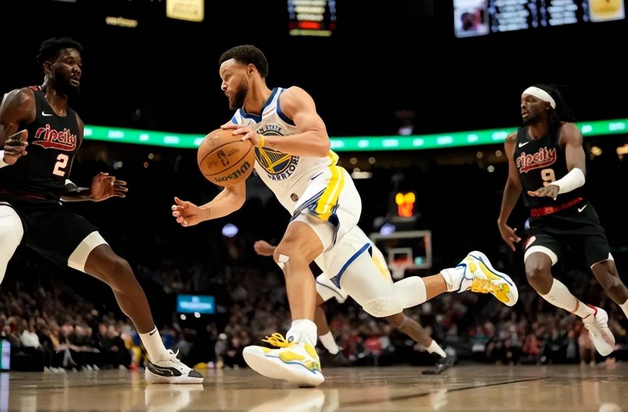 库里三分8中0！三分纪录终结，勇士4分险胜！维金斯克莱双双爆发_格兰特_开拓者队_1