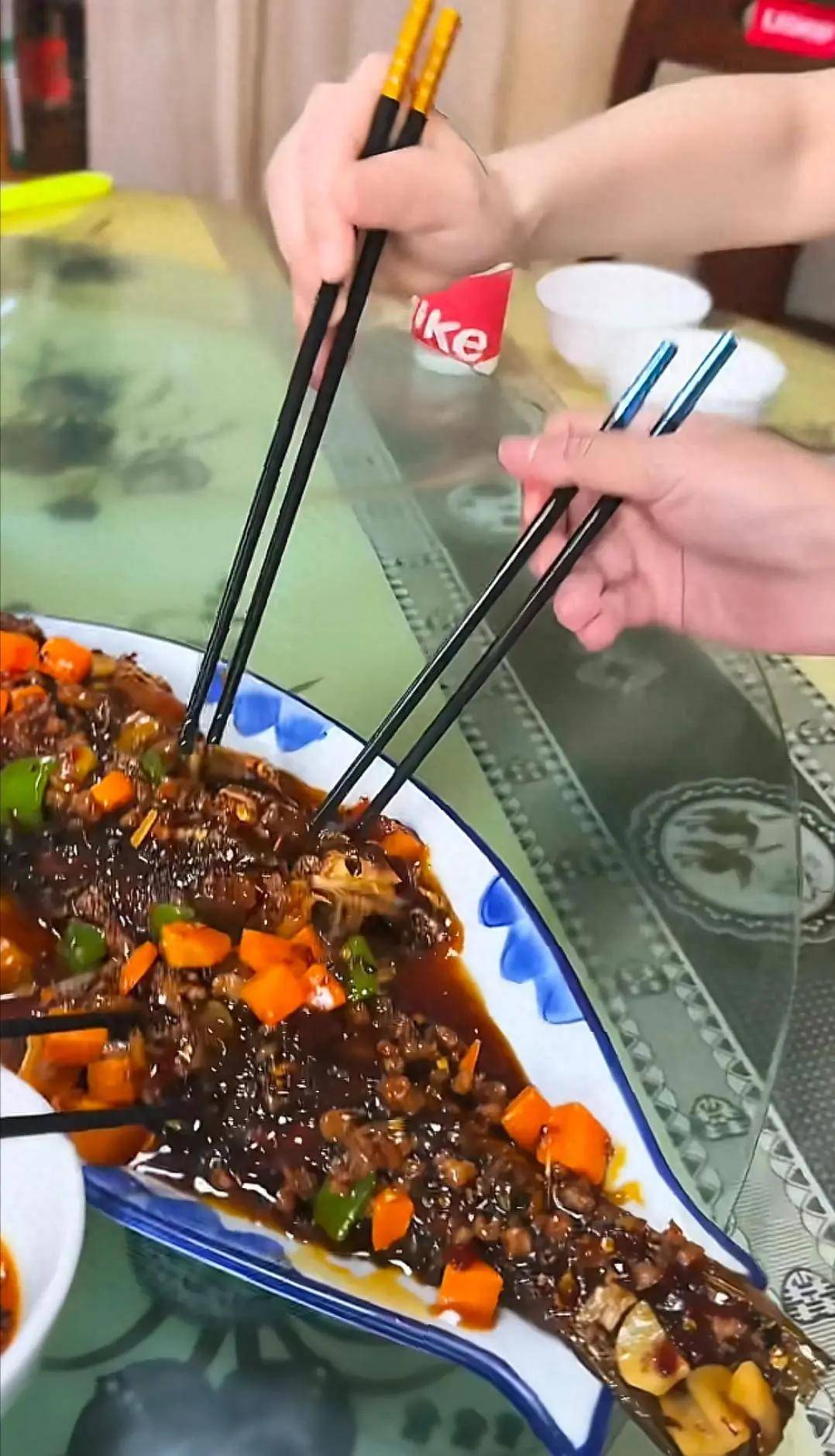 快乐家族录节目三缺二，李维嘉姨化，杜海涛金发红唇，吴昕很抗老