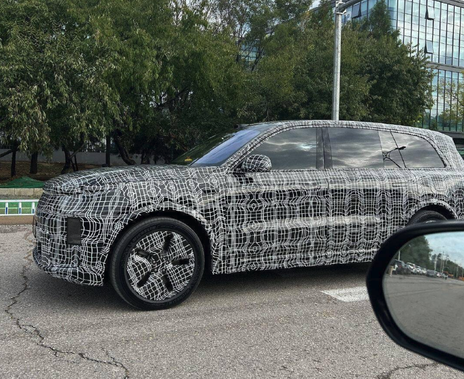 国产「卷王」围堵BBA：问界M9L、蔚来ES9王炸升级，新旧势力迎来终极对决