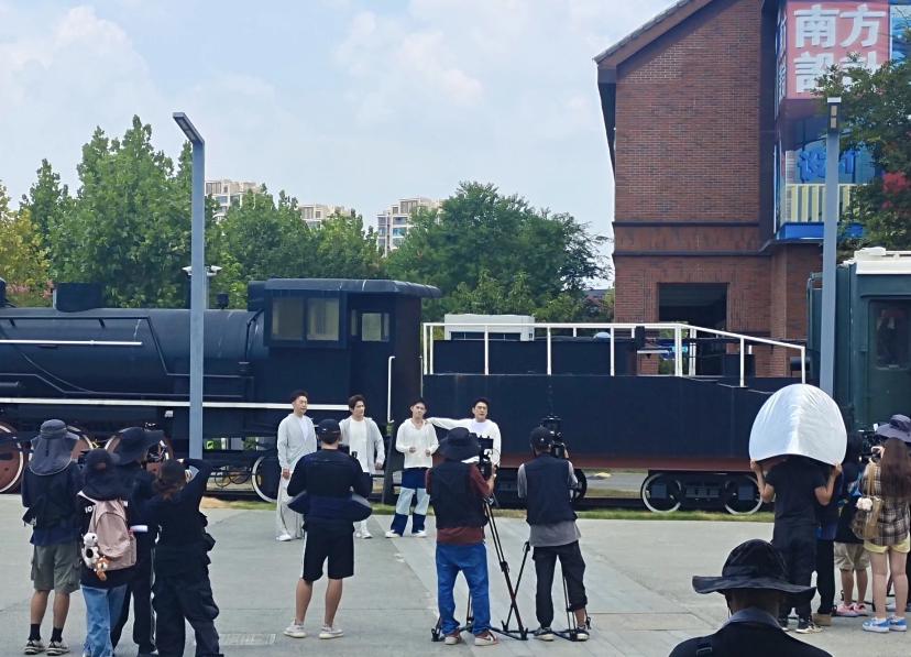 杜海涛近状曝光，现身宁波被偶遇，身材匀称健硕瘦了不少