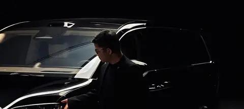 赵长江晒与智界V9合照