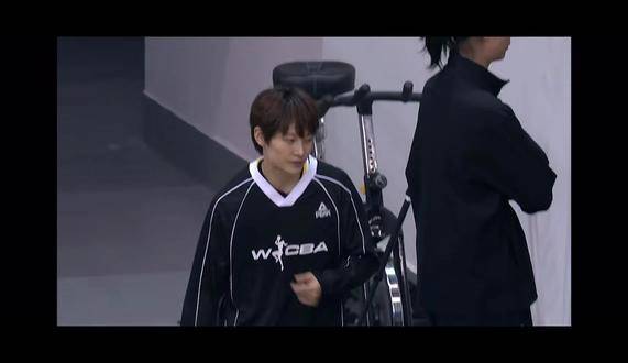 广东女篮憾负新疆，杨力维闪耀全场