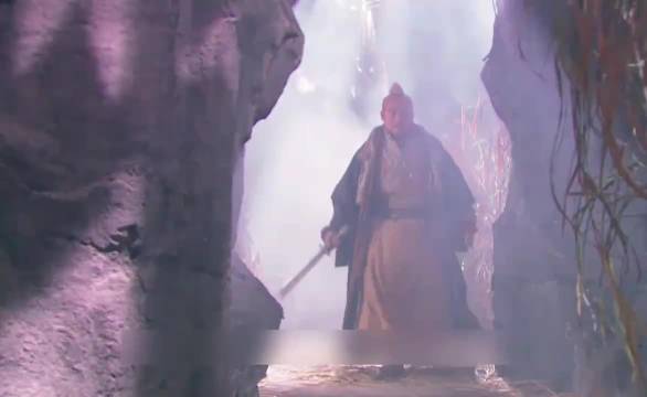 神雕侠侣：杨过巧妙设计，冰魄银针击中金轮，尼莫星却遭暗算，二人坠入悬崖！