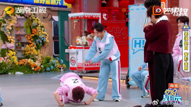 李雪琴秒变加油小跟班为变形金刚丁程鑫助威