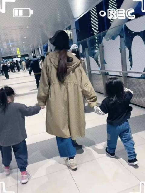 郭碧婷3岁儿子留长发被误认女儿，郭爸爸澄清引热议