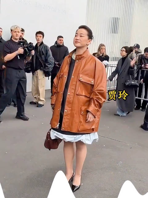 贾玲低调筹备新片《转念花开》，张小斐杨紫加盟瞄准2026春节档