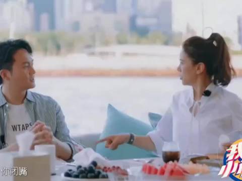 张智霖袁咏仪老夫老妻了，还像恋爱一样