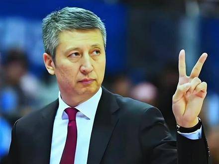 中国男篮国家队12人 roster 正式揭晓！五大后卫四锋三内线顶配