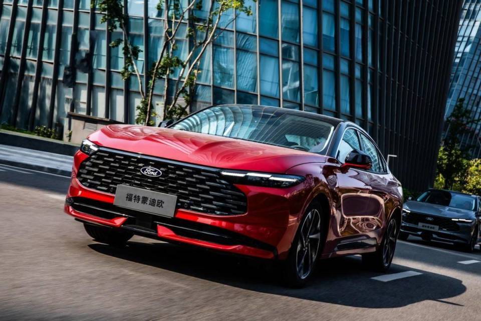 “卷王”与“稳神”的终极battle！2026款蒙迪欧VS本田雅阁