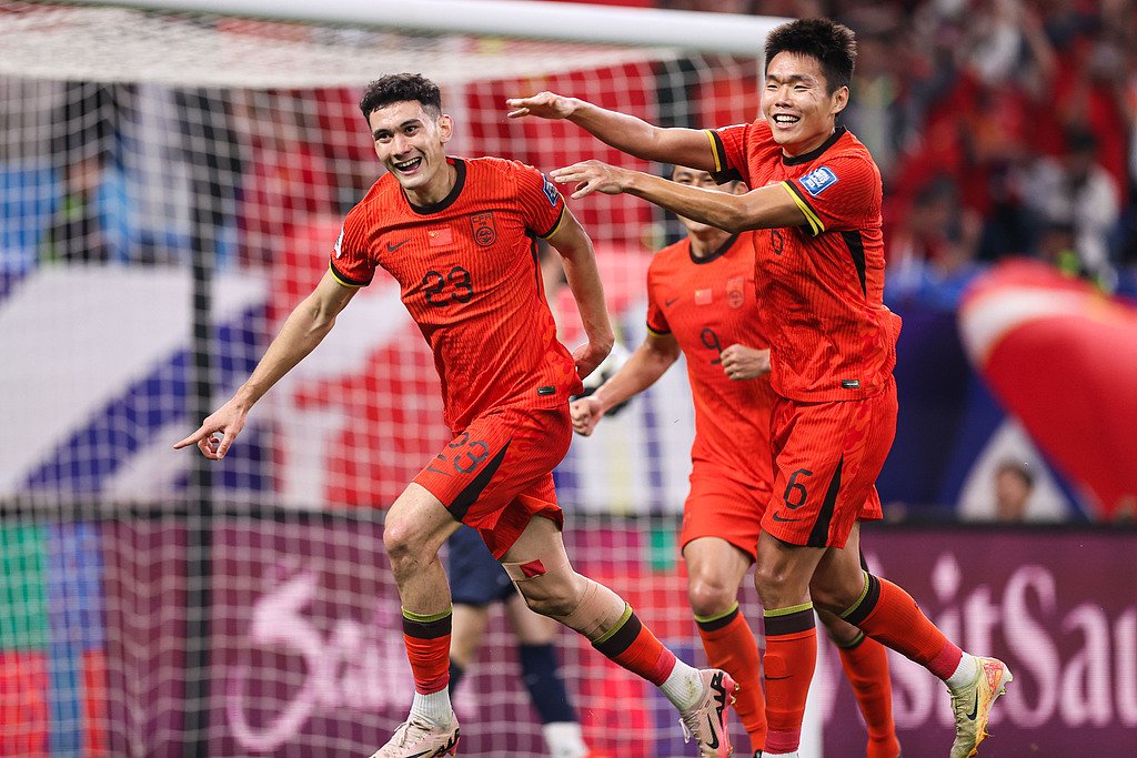 2:1！国足终于赢了！世预赛18强赛三连败后取首胜