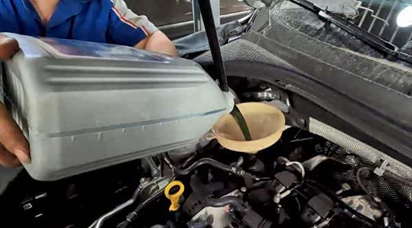 机油更换标准何在?别纠结时间或里程,本文揭晓答案