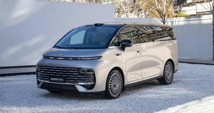 豪华MPV的“新解法”，吉利银河V900上市，26.98万起售
