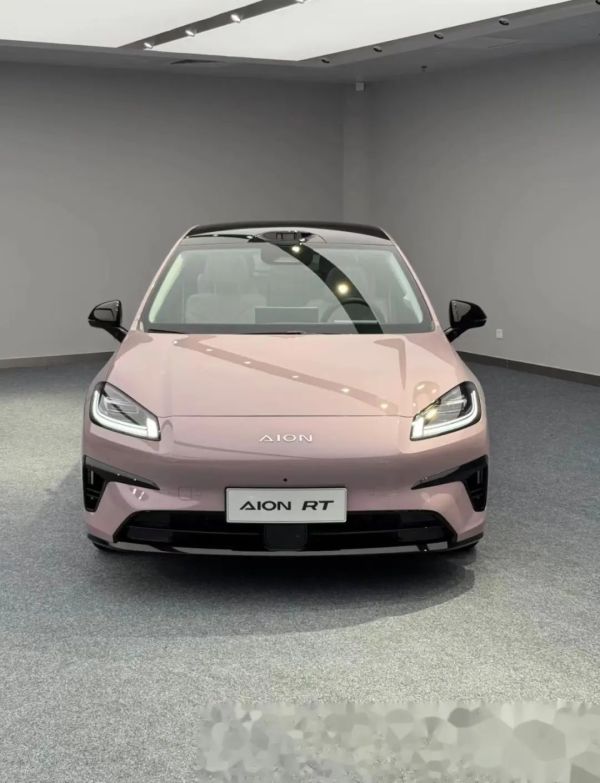 AION RT越级的车身尺寸和宽敞的内部空间