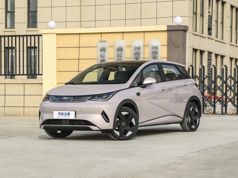 15万左右纯电轿车一年保养费用大概多少?