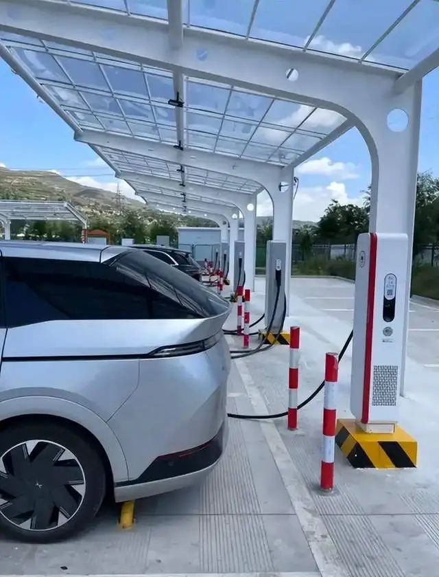 3 分钟换电与 5 分钟充电，中国车主更爱哪种？