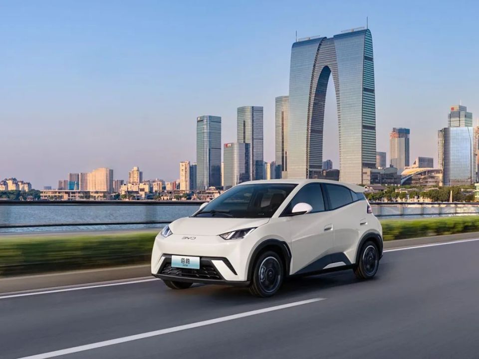 想省钱买车要三思:增程可以当纯电车开,插混真不行,就一个差别