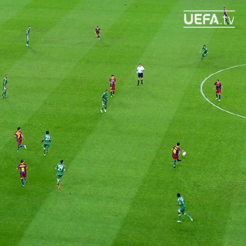 哈维欧冠赛场展现中场大脑掌控力