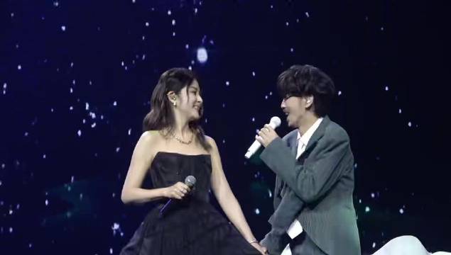 周传雄陈慧琳澳门同台合唱，幽默形容彼此是青梅牛马