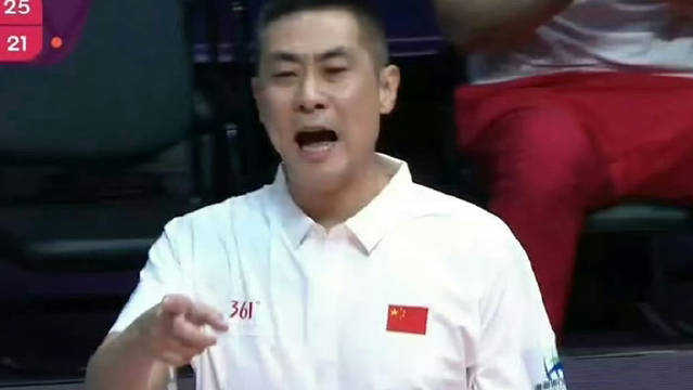 陈方：现在二传朱航霆不稳，我不敢换人啊，换孟豆上又要骂咱了