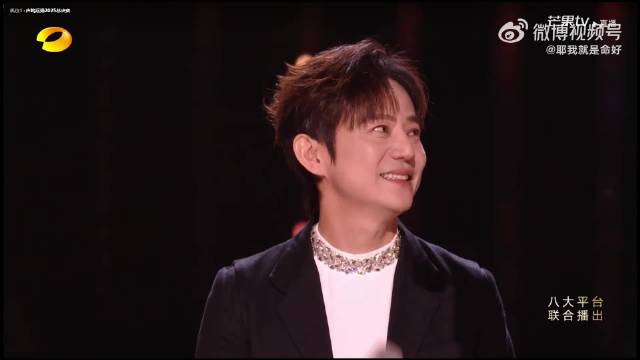 何炅评危晋宇张卓尔收官舞台歌声感人全场泪目