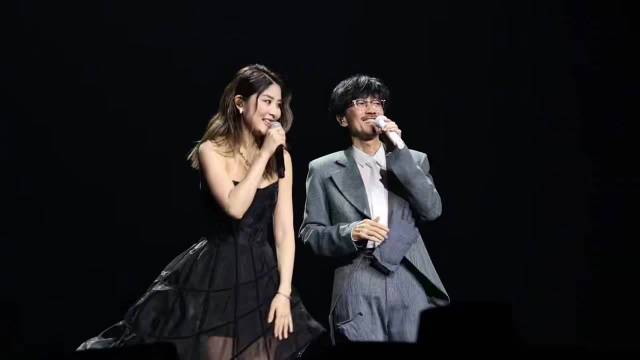 周传雄陈慧琳澳门同台合唱北极雪，默契互动引回忆