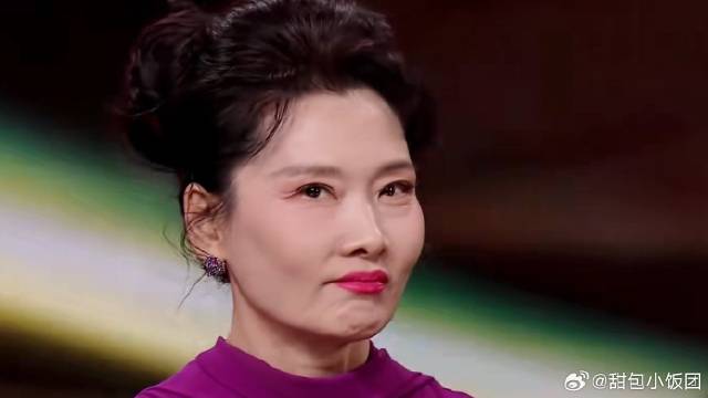 62岁何赛飞风韵犹存，一颦一笑都彰显气质，太有女人味丨国剧盛典