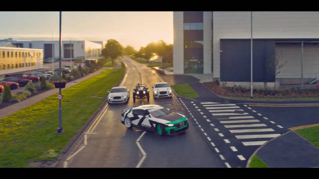 传奇赛车手Travis Pastrana驾驶宾利新款Supersports跑车在宾利总部漂移