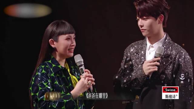 陈立农中场休息，与张信哲狂捧何炅，引全场狂笑