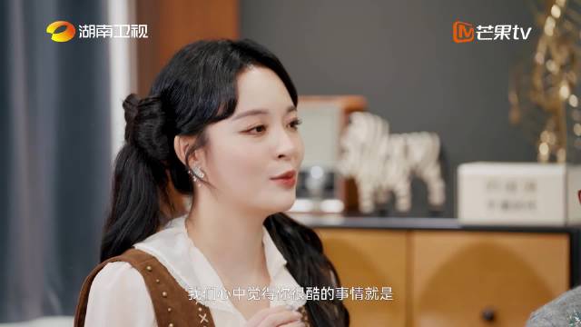 李莎旻子从粉丝到主持采访周笔畅，深情告白偶像