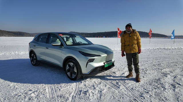 零下30℃悦意03冰面狂飙！家用车也能这么玩？