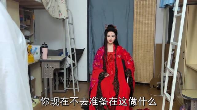 花千骨的仿妆太经典了，演技超炸裂！花千骨当代大学生精神状态