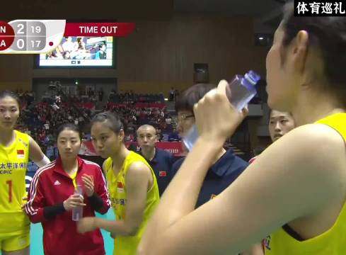 中国女排好球大赏，丁霞现场布置战术，队员严格执行完美得分